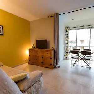 Appartement Beau Pour 4 Personnes à, Fréjus