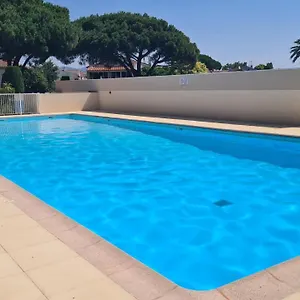 Appartement T2 Dans Jolie Résidence Arborée De, Fréjus